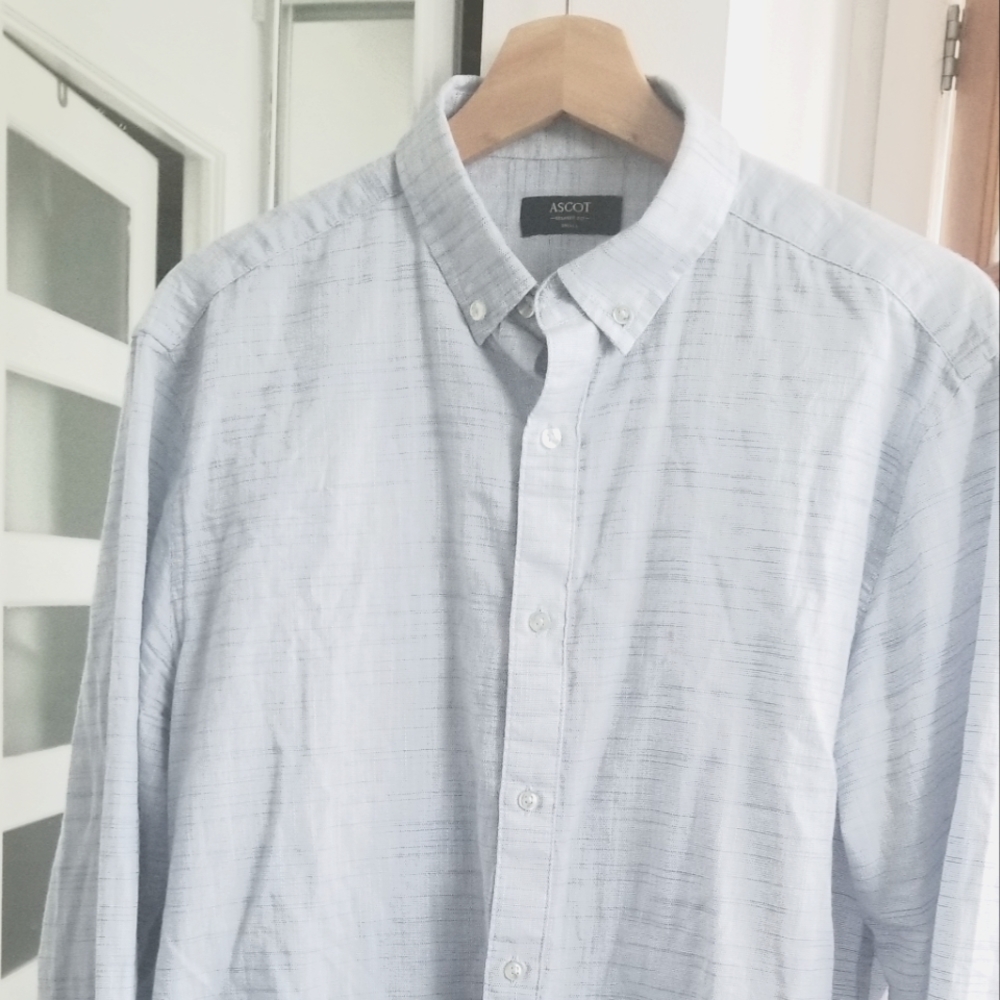 Ascot shirt, size small, light blue